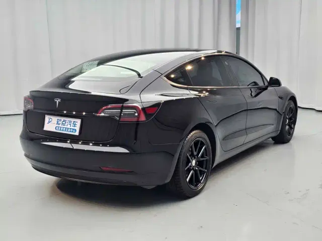 Tesla Model 3 — Фото автомобиля 6