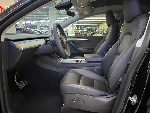 Tesla Model Y — Фото автомобиля 6
