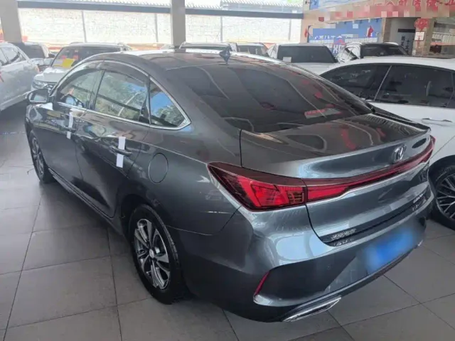 Changan Eado — Фото автомобиля 4