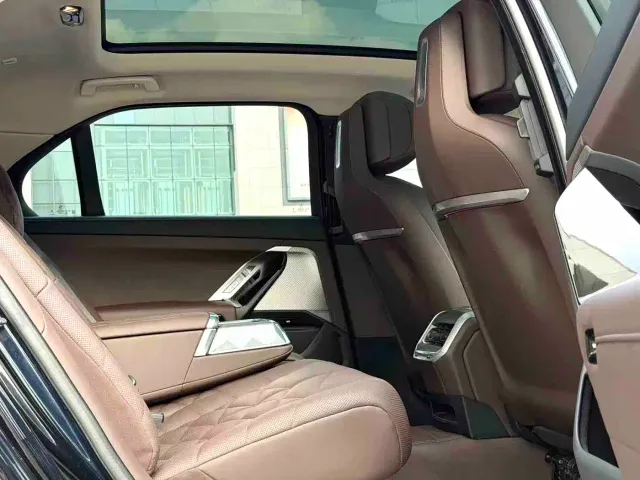 BMW 7 Series — Фото автомобиля 12