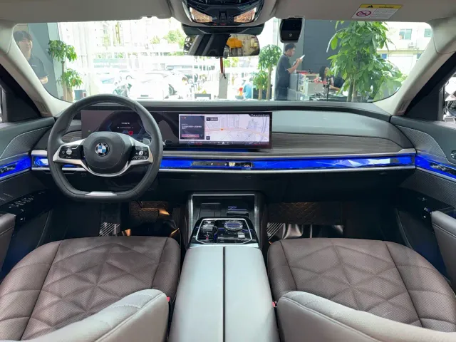 BMW 7 Series — Фото автомобиля 5