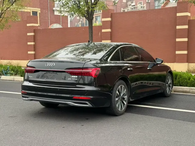Audi A6L — Фото автомобиля 9