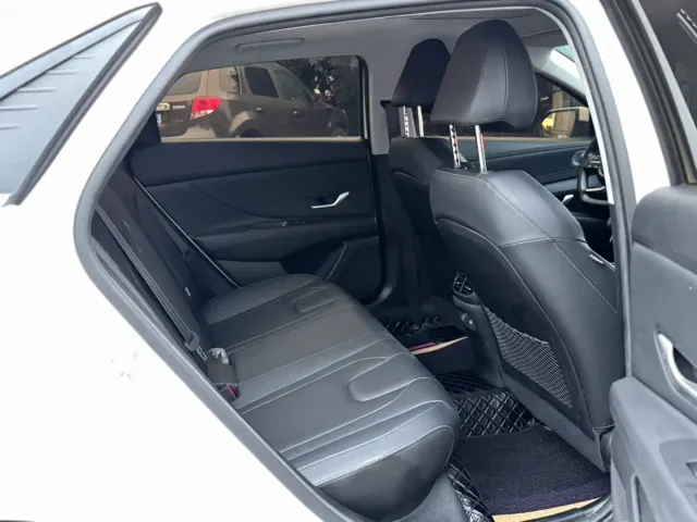 Hyundai Elantra — Фото автомобиля 11