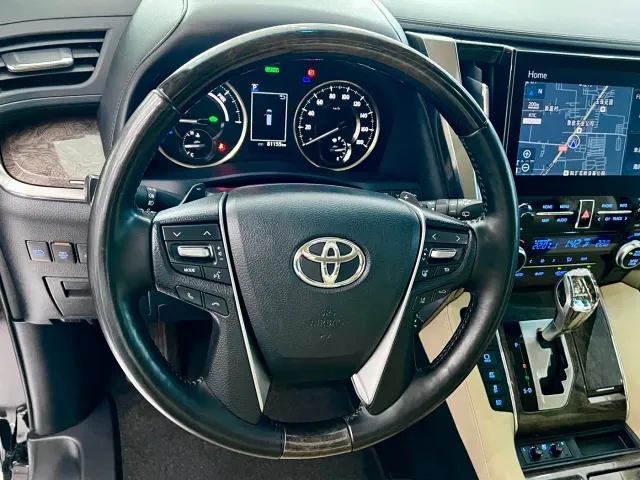Toyota Alphard — Фото автомобиля 15