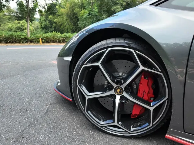 Lamborghini Huracan — Фото автомобиля 5