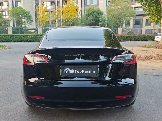 Tesla Model 3 — Фото автомобиля 8