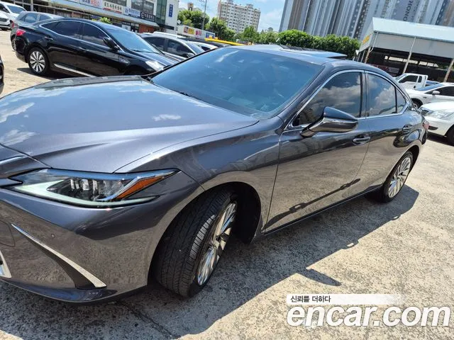 Lexus ES — Фото автомобиля 3