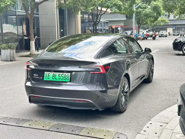 Tesla Model 3 — Фото автомобиля 7