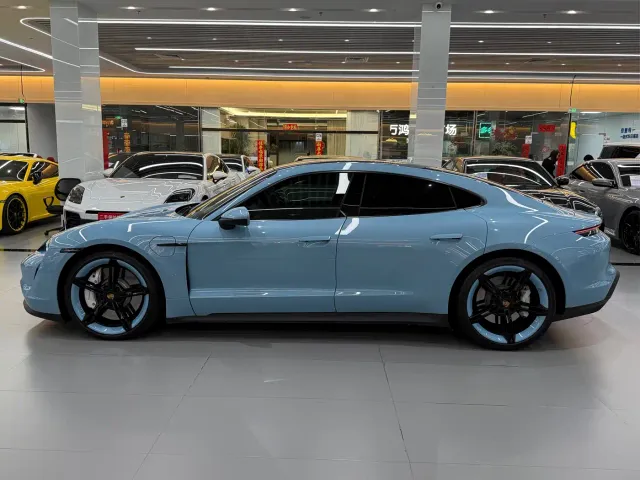 Porsche Taycan — Фото автомобиля 7