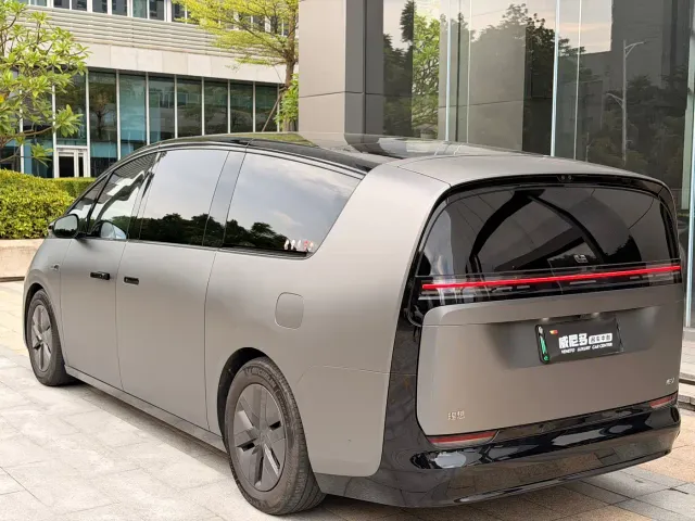 Li Auto MEGA — Фото автомобиля 4