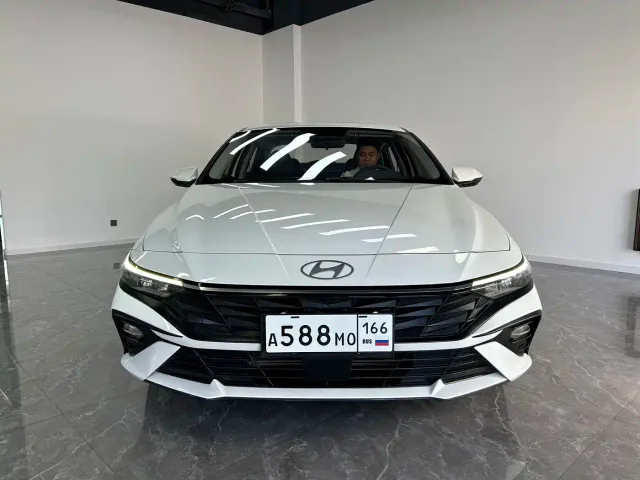 Hyundai Elantra — Фото автомобиля 2