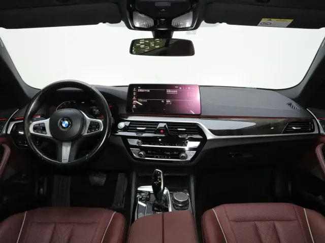 BMW 5 Series — Фото автомобиля 15