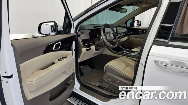 Kia Carnival Generation 4 — Фото автомобиля 10