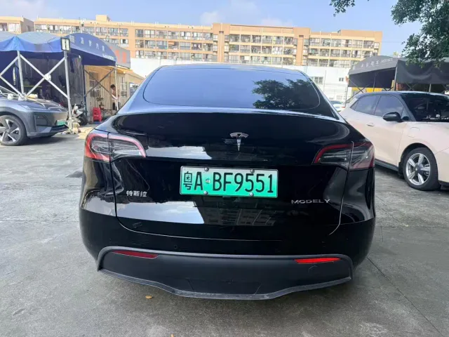 Tesla Model Y — Фото автомобиля 5