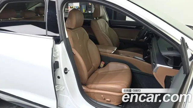 Hyundai Grandeur Grandeur (GN7) 2.5 Бензин 2WD — Фото автомобиля 12