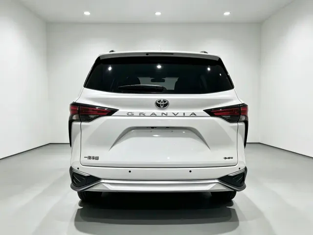 Toyota Granvia — Фото автомобиля 3