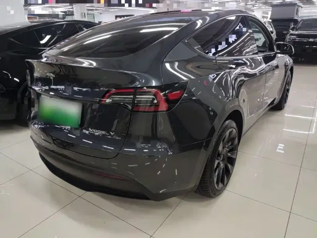 Tesla Model Y — Фото автомобиля 6