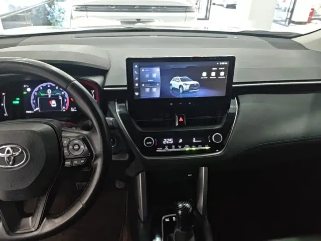 Toyota Corolla Cross — Фото автомобиля 12