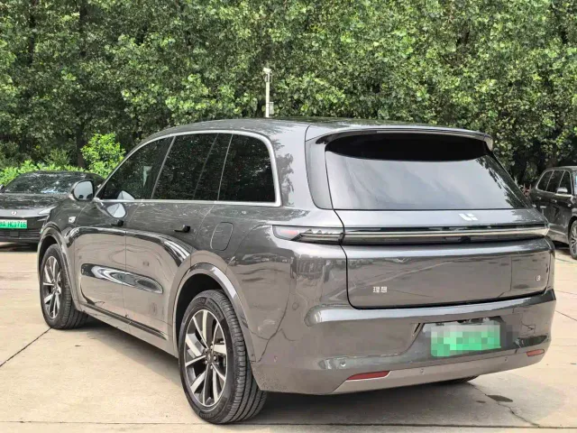 Li Auto L8 — Фото автомобиля 12
