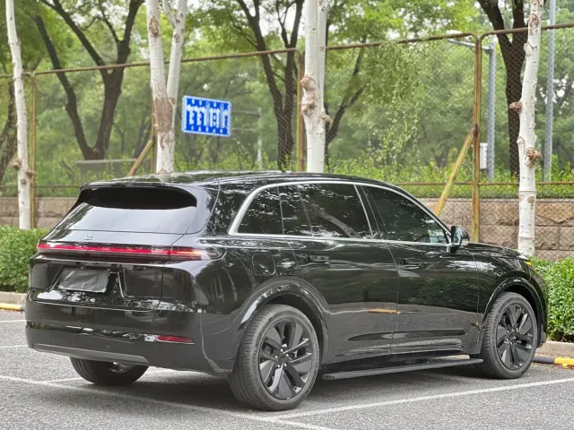 Li Auto L7 — Фото автомобиля 16