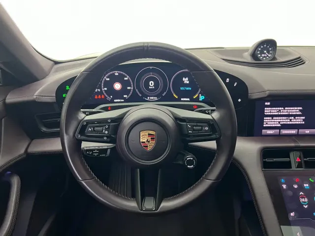 Porsche Taycan — Фото автомобиля 15