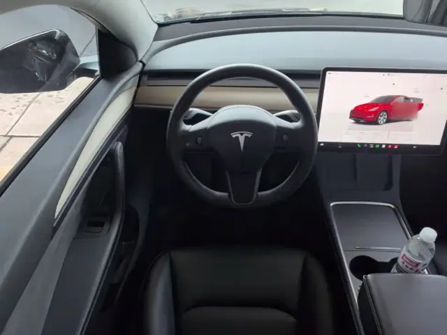 Tesla Model Y — Фото автомобиля 10