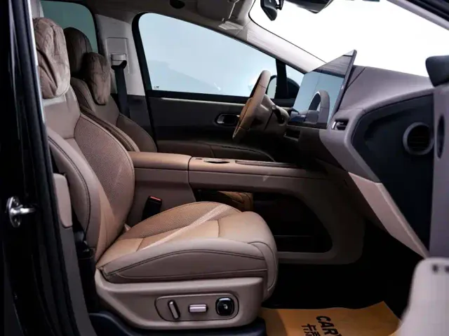 Li Auto i8 — Фото автомобиля 19