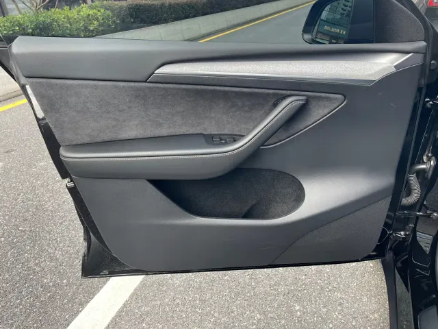 Tesla Model Y — Фото автомобиля 13