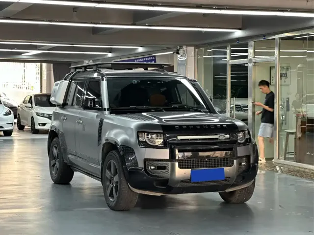 Land Rover Defender — Фото автомобиля 3