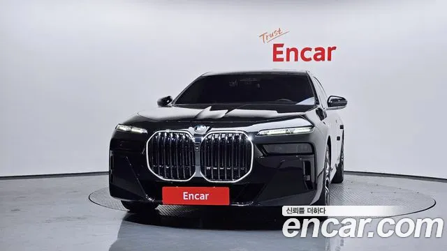 BMW 7-Series 7 серия (G70) 740i xDrive M Sport — Фото автомобиля 3