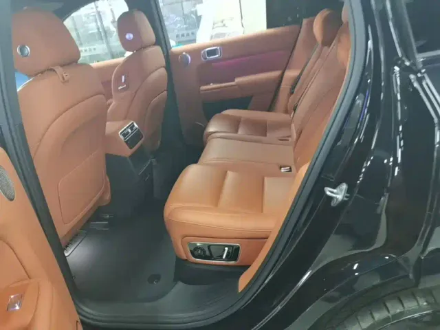 Li Auto L7 — Фото автомобиля 16