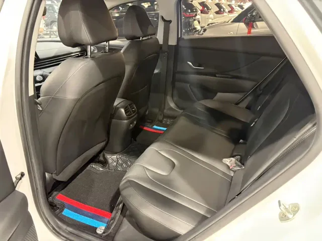 Hyundai Elantra 2023 1.5L CVT GLX Elite Edition — Фото автомобиля 8