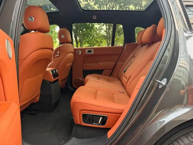 Li Auto L7 — Фото автомобиля 12
