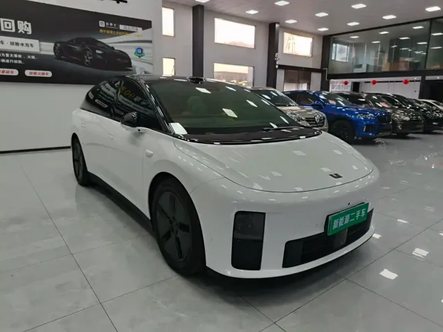 Li Auto i6 — Фото автомобиля 3