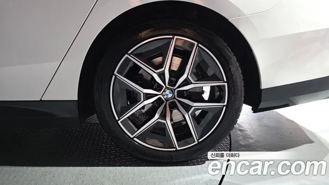 BMW 5-Series — Фото автомобиля 17