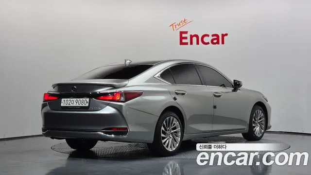 Lexus ES — Фото автомобиля 2