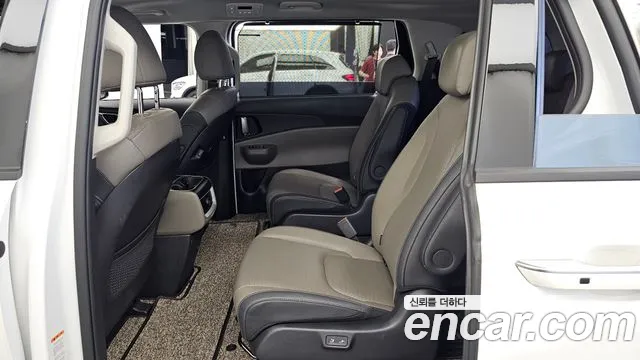 Kia Carnival Generation 4 — Фото автомобиля 16