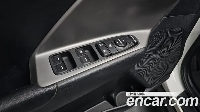 Kia Niro — Фото автомобиля 23