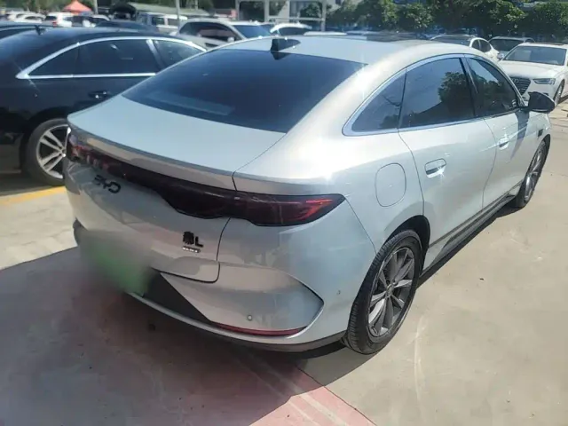 BYD Qin L — Фото автомобиля 6