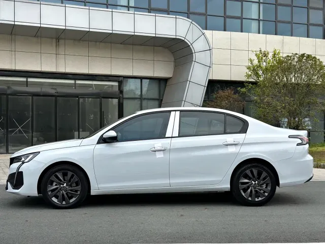 Peugeot 408 — Фото автомобиля 3