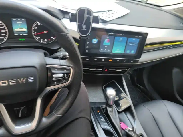 Roewe i5 — Фото автомобиля 9