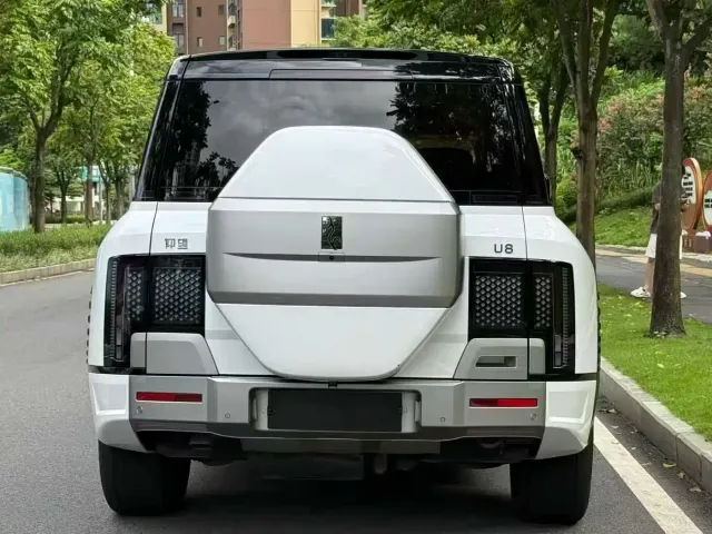 BYD U8 — Фото автомобиля 5