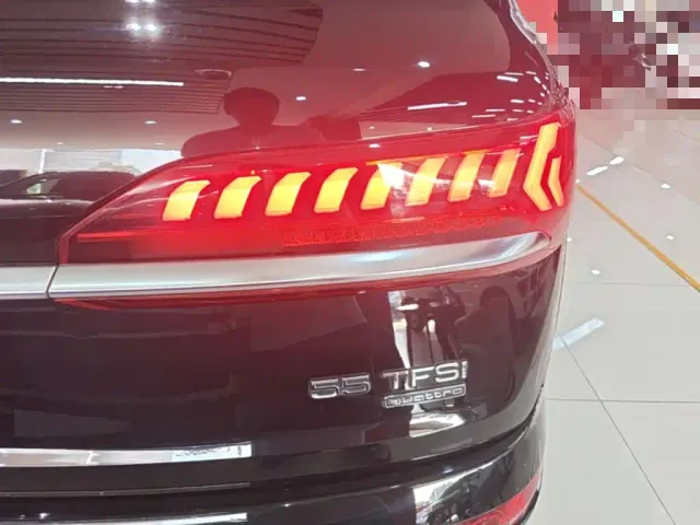 Audi Q7 — Фото автомобиля 7