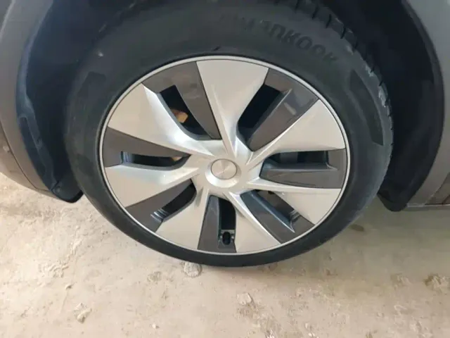 Tesla Model Y — Фото автомобиля 22