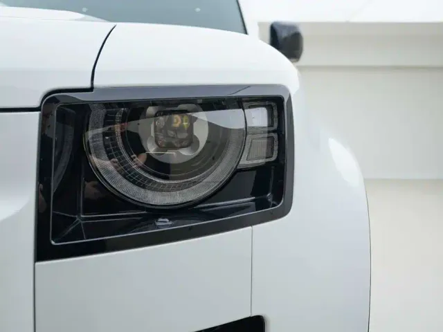 Land Rover Defender — Фото автомобиля 13