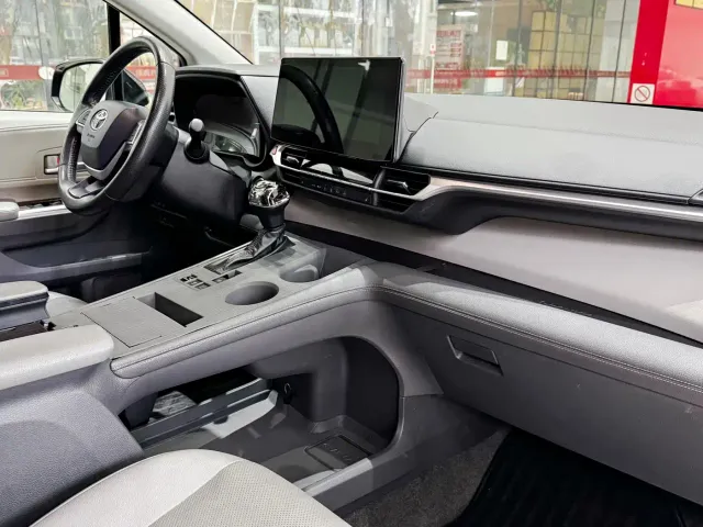 Toyota Granvia — Фото автомобиля 10