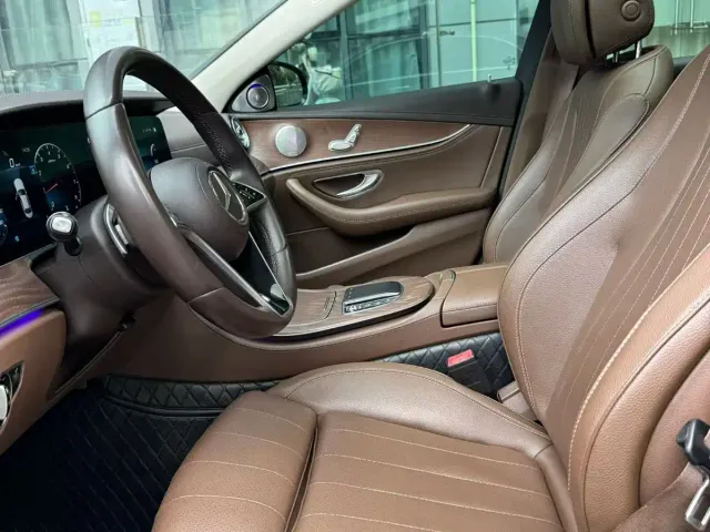 Mercedes-Benz E-Class — Фото автомобиля 8