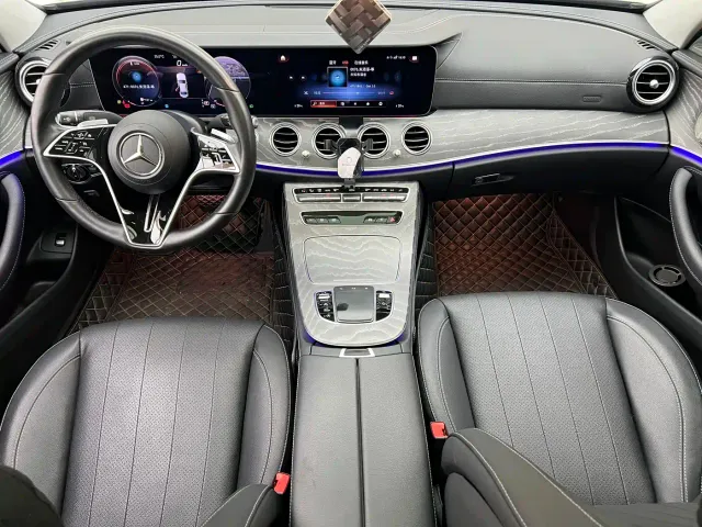 Mercedes-Benz E-Class — Фото автомобиля 14