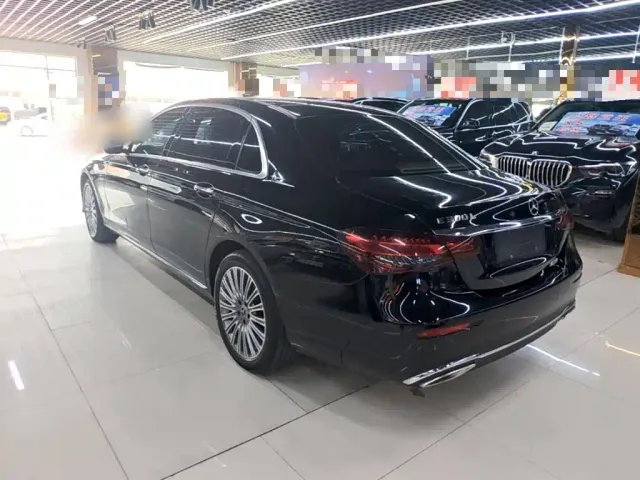 Mercedes-Benz E-Class — Фото автомобиля 4