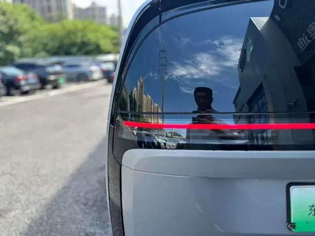 Li Auto MEGA — Фото автомобиля 4